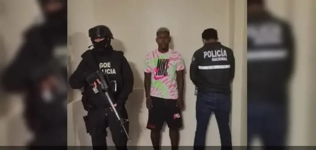 عصابة بزعامة "هداف الدوري".. واللاعب بقبضة الأمن