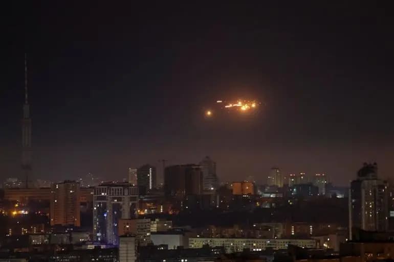 ليلة ساخنة.. روسيا تضرب أوكرانيا وتسقط مئات المسيّرات