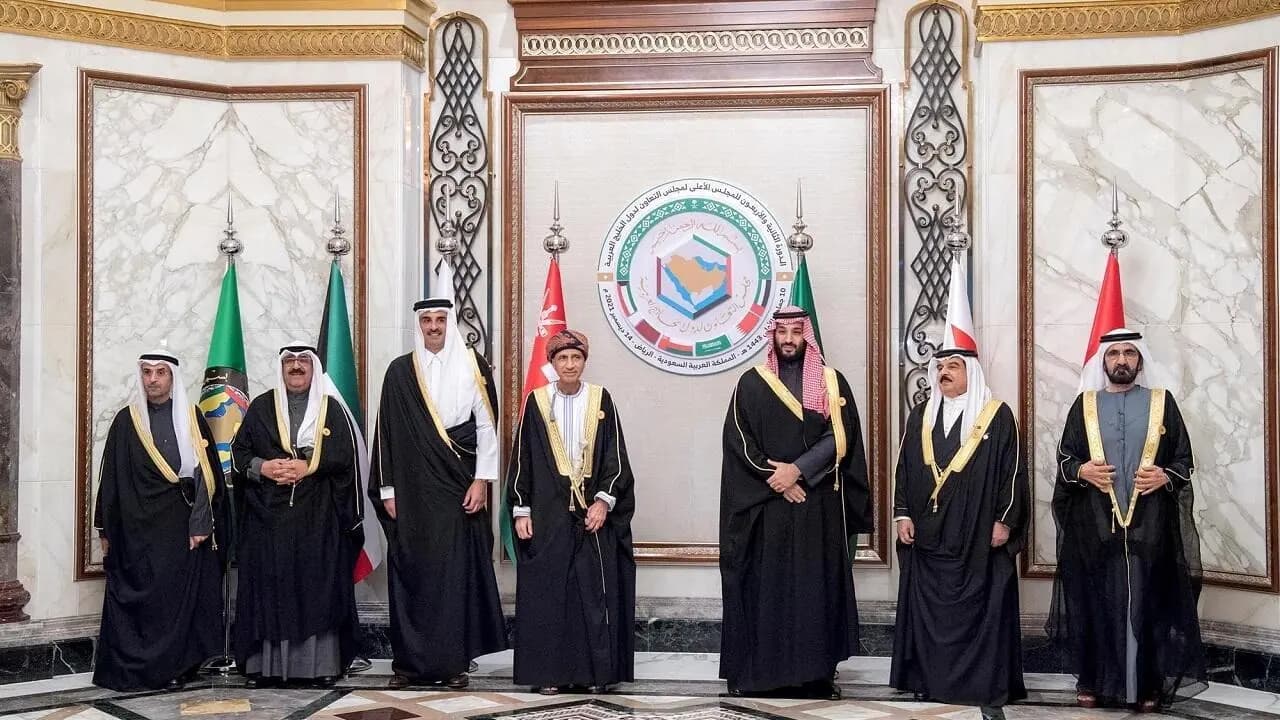 التعاون الخليجي: استهداف مطار الملك خالد جريمة إرهابية