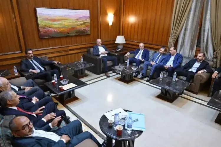 ماذا بحثَ النوابُ السُّنَّة وماذا قالَ الحشيمي لجعجع؟