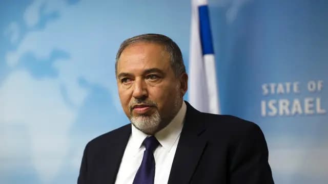 "عشية الانتخابات".. ليبرمان: نتنياهو يجرّنا إلى حرب