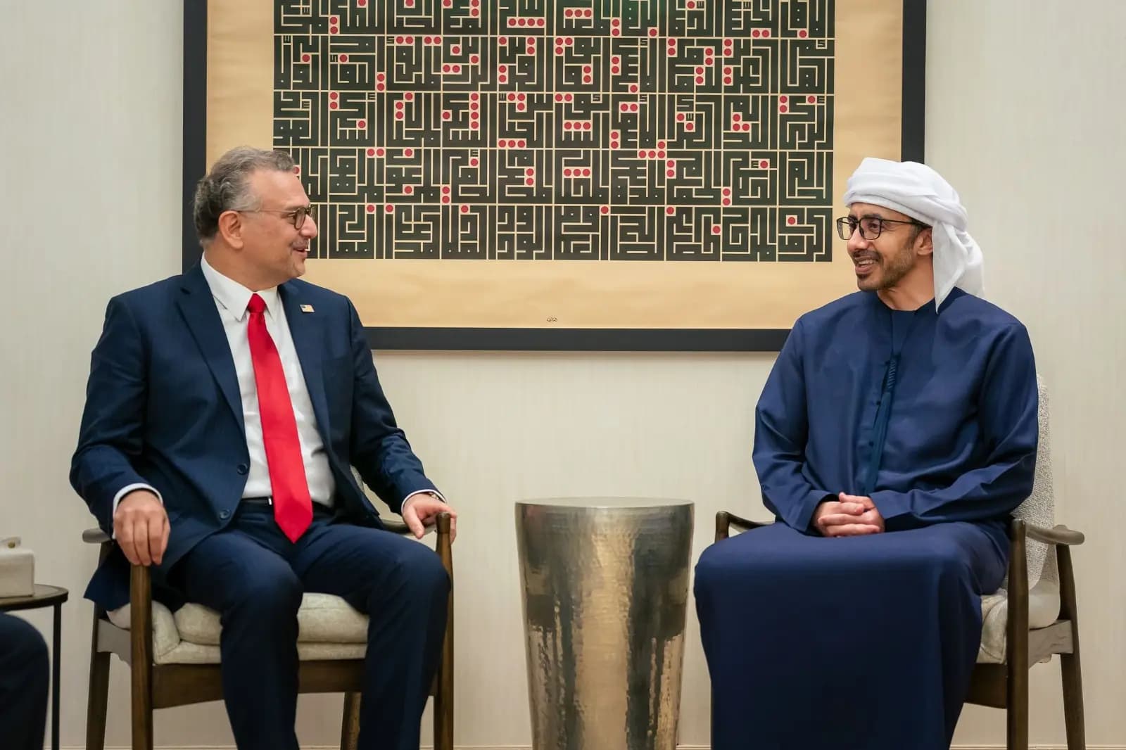 بن زايد يستقبل بولس