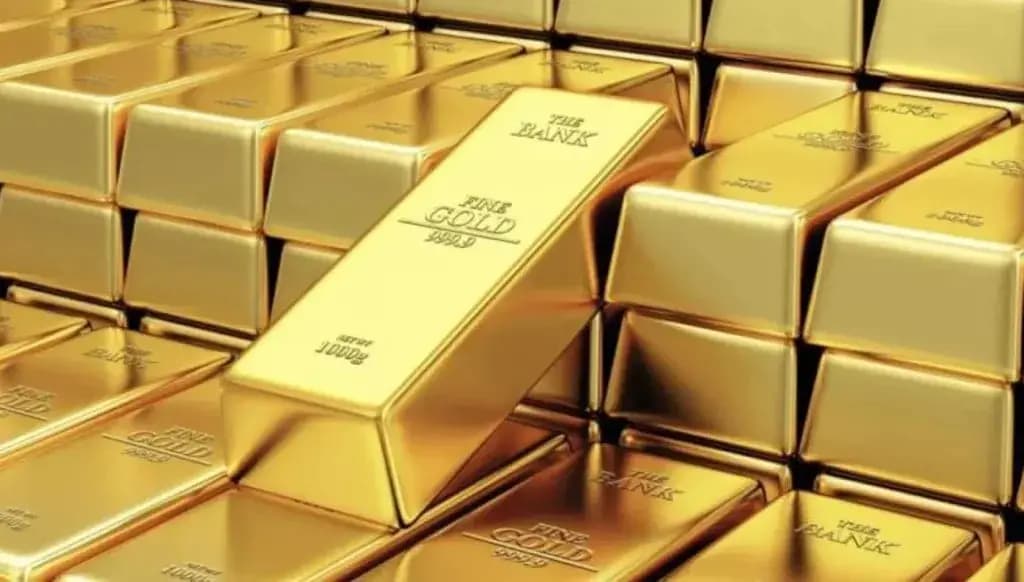 الذهب ينتعش مع تراجع الدولار.. كم بلغ سعر الأونصة؟