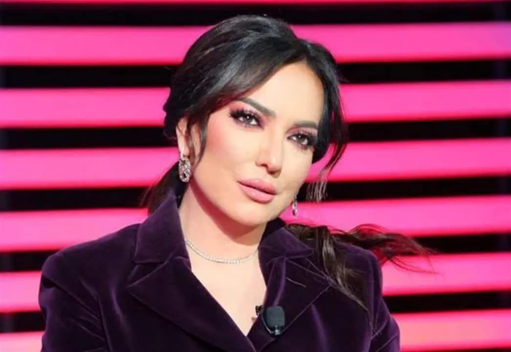 "أمل عرفة" تفاجئ جمهورها بعودة غنائية!