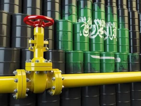 صادرات النفط السعودية تهبط للنصف