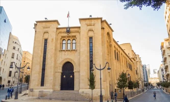الأبنية المتصدعة على طاولة "الأشغال"