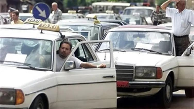 تصعيدٌ في الشارعِ بسببِ تعرفةِ الـ250 ألفَ ليرةٍ للسرفيس !