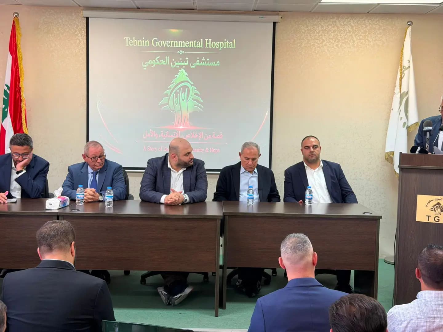 يداً بيد سنعيد إعمارها".. وزير الصحة يجول على مستشفيات الجنوب