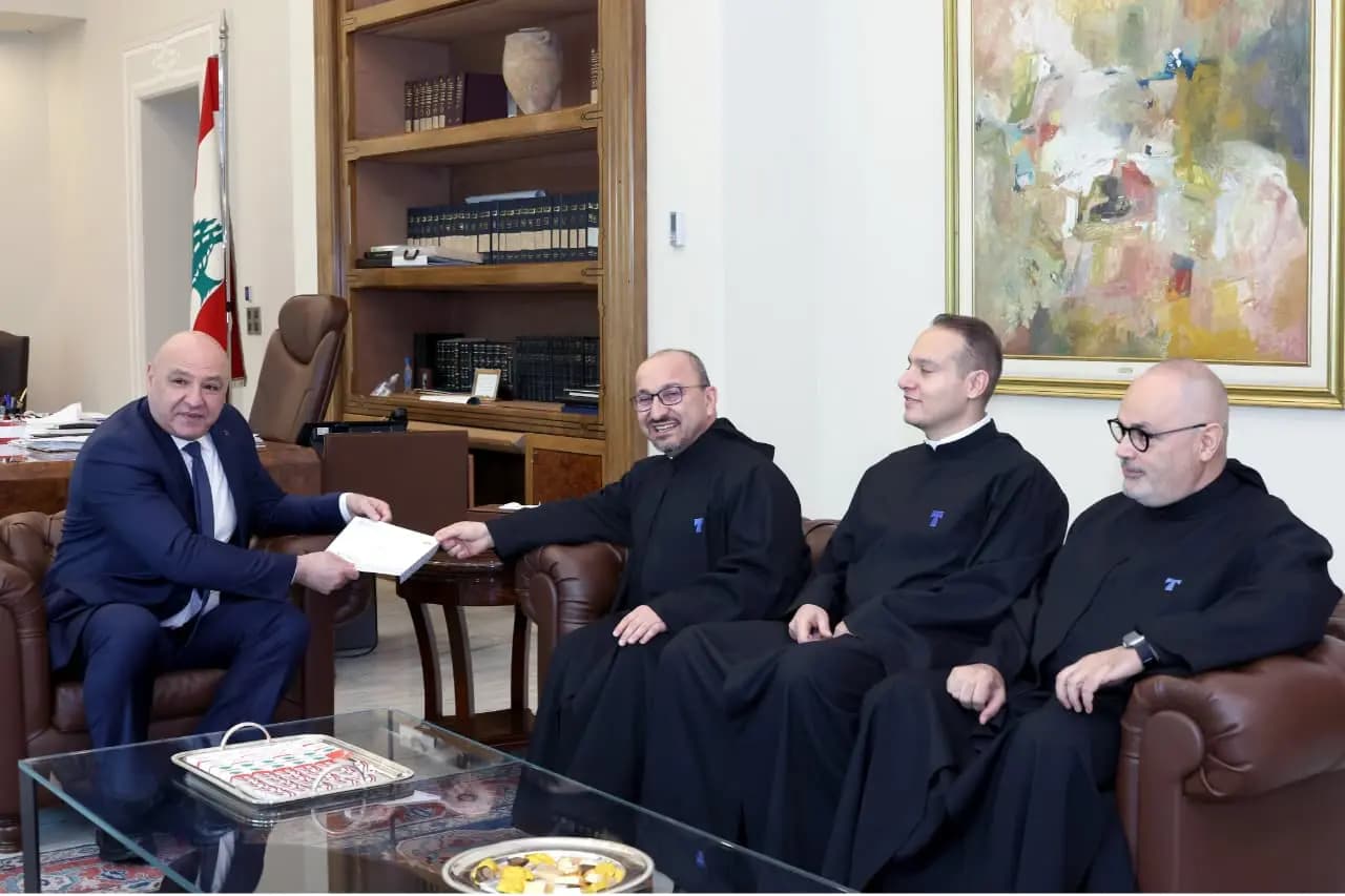 عون يتلقى دعوة من الأنطونية.. ويستقبل وزير العدل