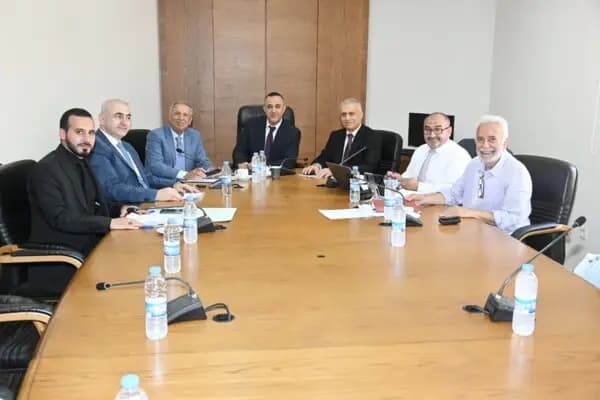 "التربية" تبحث شروط التعيين في اللبنانية