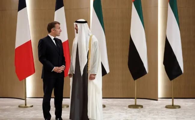 200 ألف طن ديزل شهريا.. تعهد إماراتي بحريني لماكرون