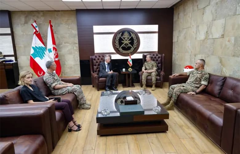 هيكل يستقبل ماغرو في زيارة وداعية
