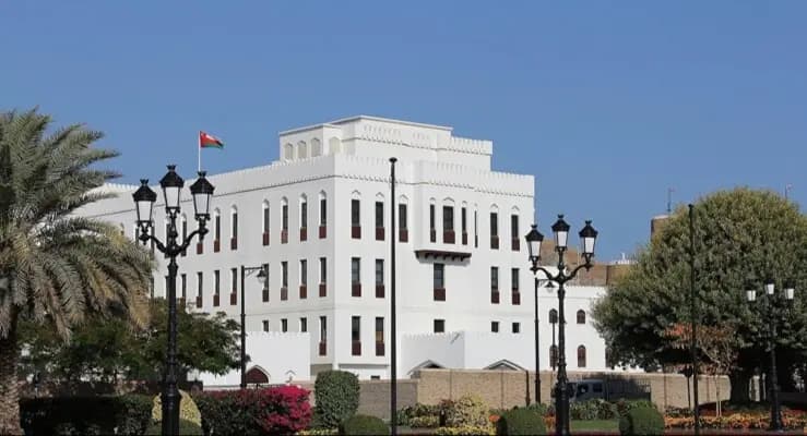 دعوة عمانية لحلول دائمة للأزمة