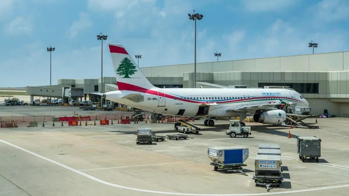 في مطار بيروت.. كلمة تسببت بإخلاء طائرة واستنفار أمني واسع!