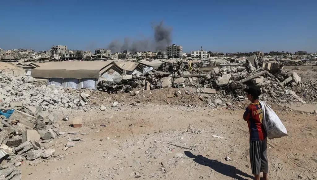 مأساة في غزة.. مبنى ينهار فوق رؤوس النازحين