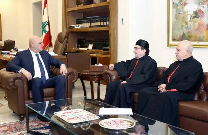 «طوبى للساعين إلى السلام».. عون يطّلع على كتاب زيارة البابا
