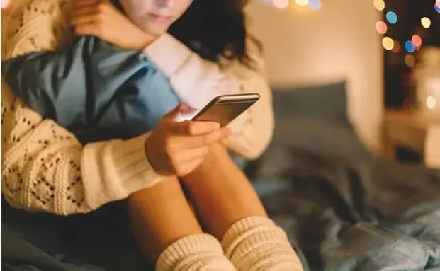 تيك توك وإنستغرام سرقا أصدقاء Gen Z... والأرقام صادمة!