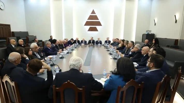 التفاوض في واشنطن يلقى دعمًا كتائبيًا.. وموقف حاد من الحزب