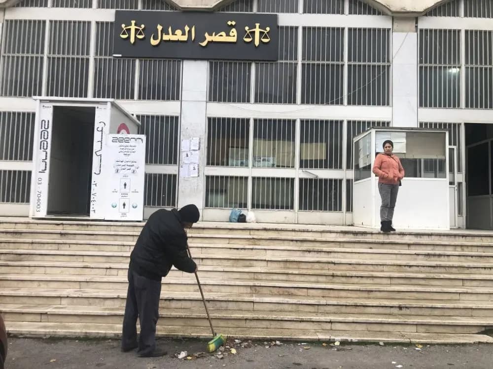 في قصر عدل زحلة.. لن تصدق ما أدخله هذا المواطن بيده!