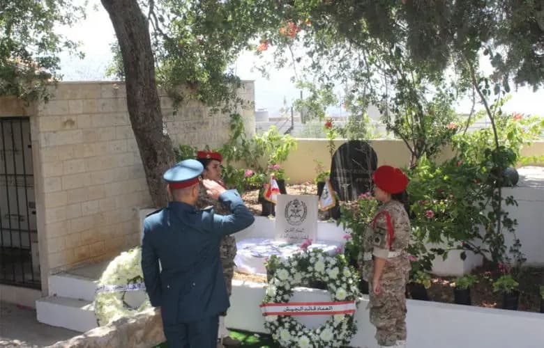 هيكل يحيّي القادة الراحلين: أكاليل وفاء في عيد الجيش