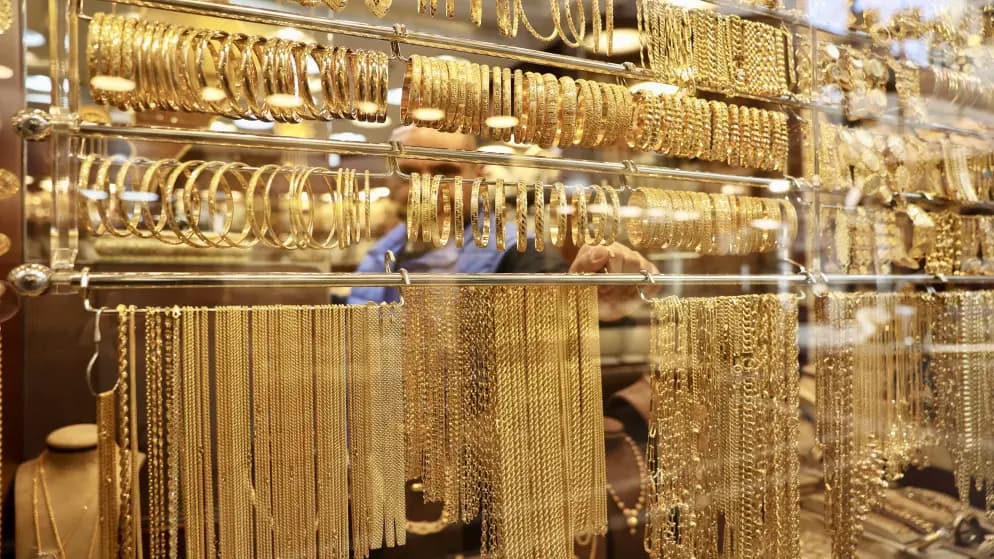 الذهب يتراجع بعد مكاسب قوية