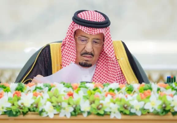 الملك سلمان يشيد بنتائج قمة مكة