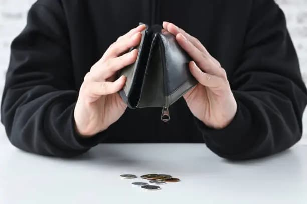 قلة المال تنهك الدماغ وتُسَرِّع شيخوخته!