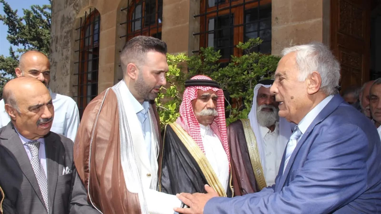 جنبلاط يُدين مجـ.ـازر الجنوب ويحذّر: «الخرائط الإسرائيلية تكشف الأطماع التوسعية»