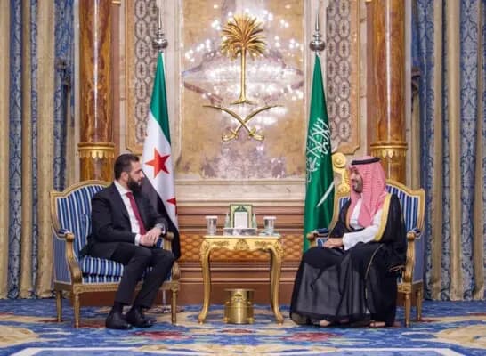 الشرع يتصل بـ "بن سلمان".. ويدين استهداف المنشآت السعودية