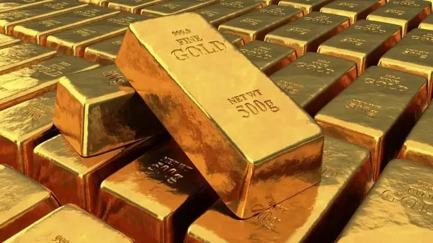 مع تراجع الدولار.. الذهب يرتفع بشكل طفيف