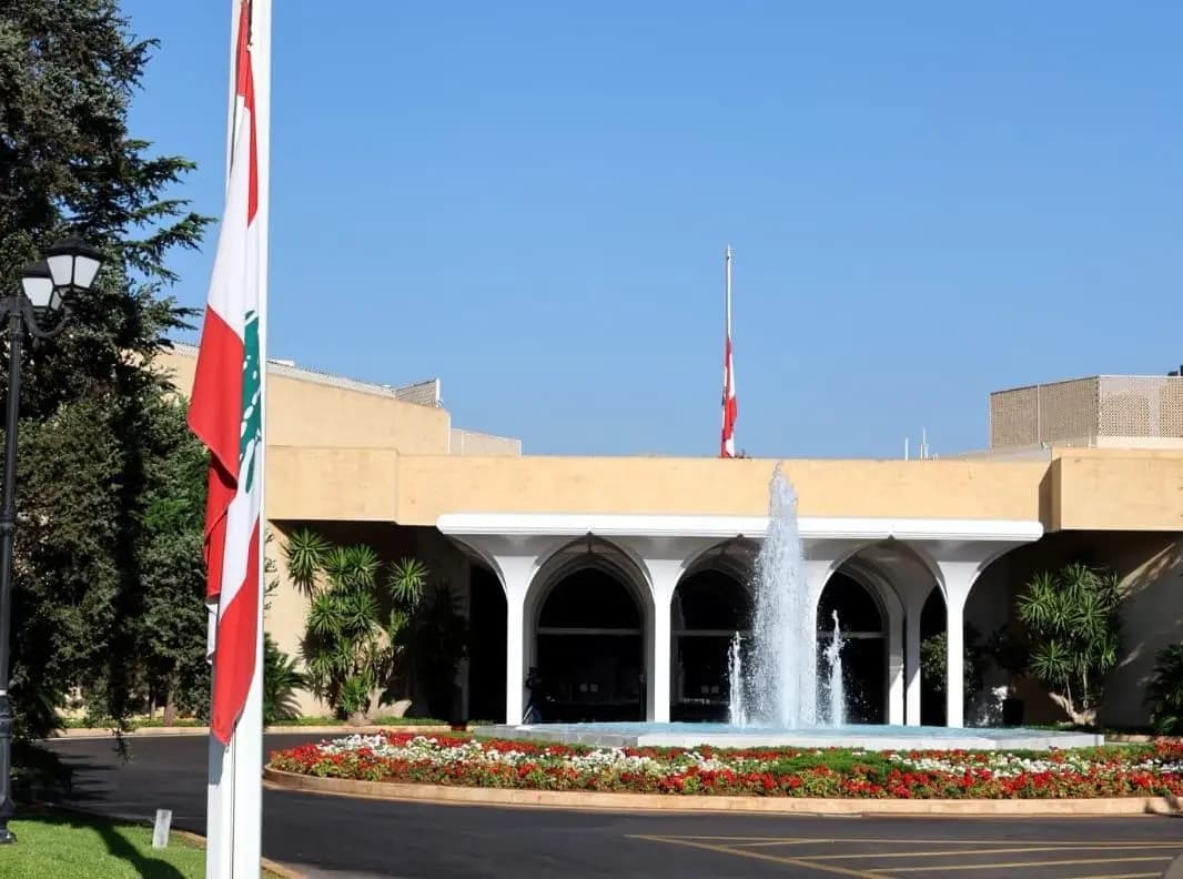 تنكيس العلم في بعبدا إحياءً لذكرى المرفأ