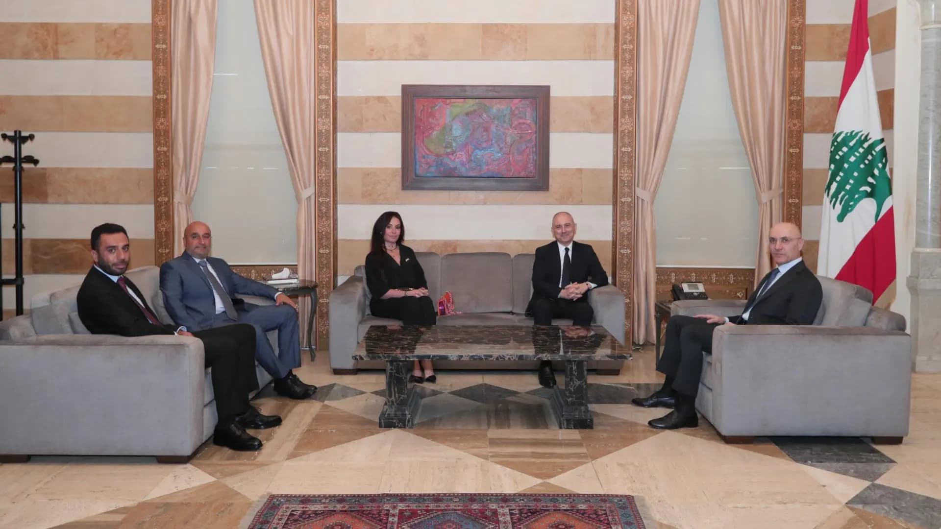 الأوضاع العامة وملفات إنمائية على طاولة الحجار