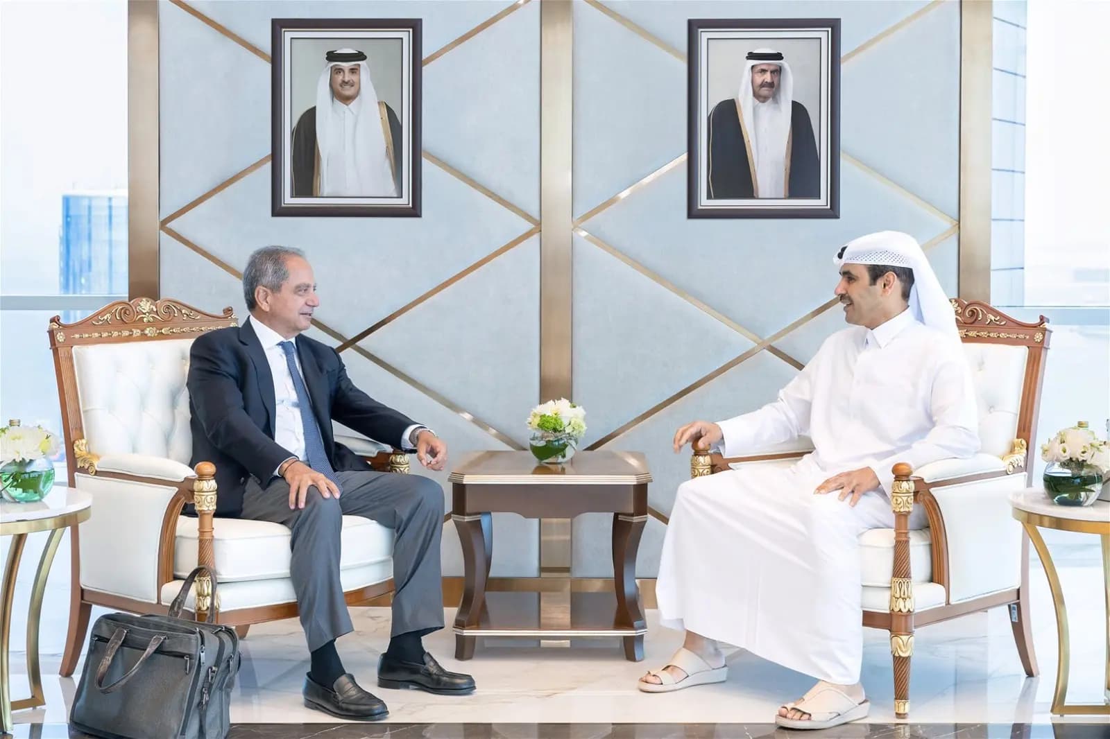 الكعبي يبحث ملفات الطاقة مع الصدي