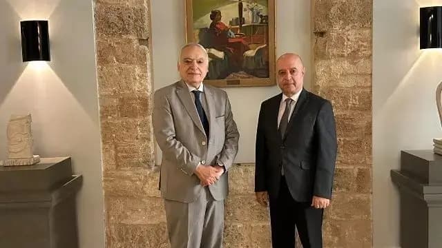 سلامة يتسلّم دعوة لرعاية وافتتاح "يوم الكتاب"