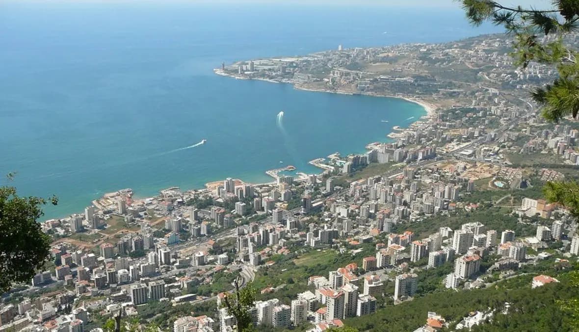 مأسـ. ـاة في سوق جونية.. سقف ينهـ. ـار فوق العمال