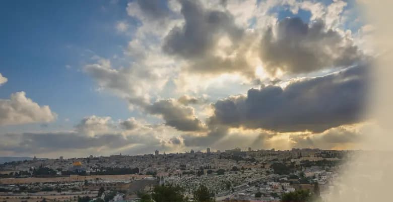طقس حار ومغبر اليوم.. وتقلبات في الأيام القادمة