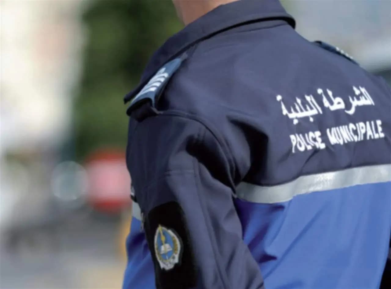 شرطي بلدي يسلب الناس.. هذا ما تبيّن