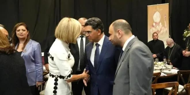 البطريرك ميناسيان يكرّم الصحافة اللبنانية