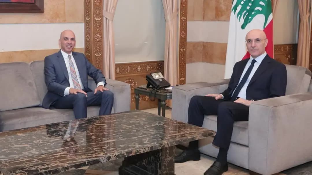 الحجار يلتقي سفير مصر.. هذا ما جرى بحثه