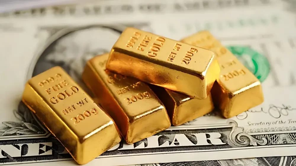 بريق الذهب يخفت بعد صعود خاطف إلى القمة