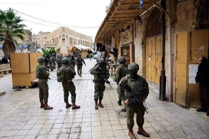 "عملية أمنية واسعة".. الجيش الإسرائيلي يقتحم الخليل