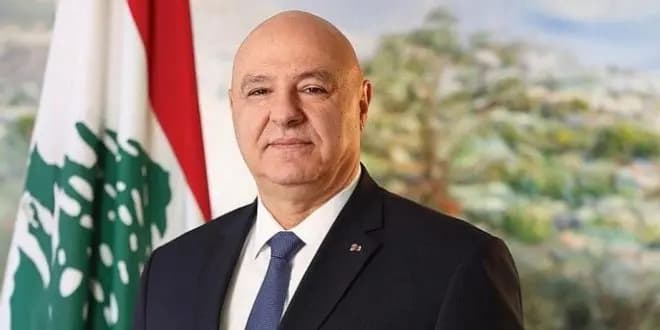عون يعود إلى بيروت بعد محادثات باريس