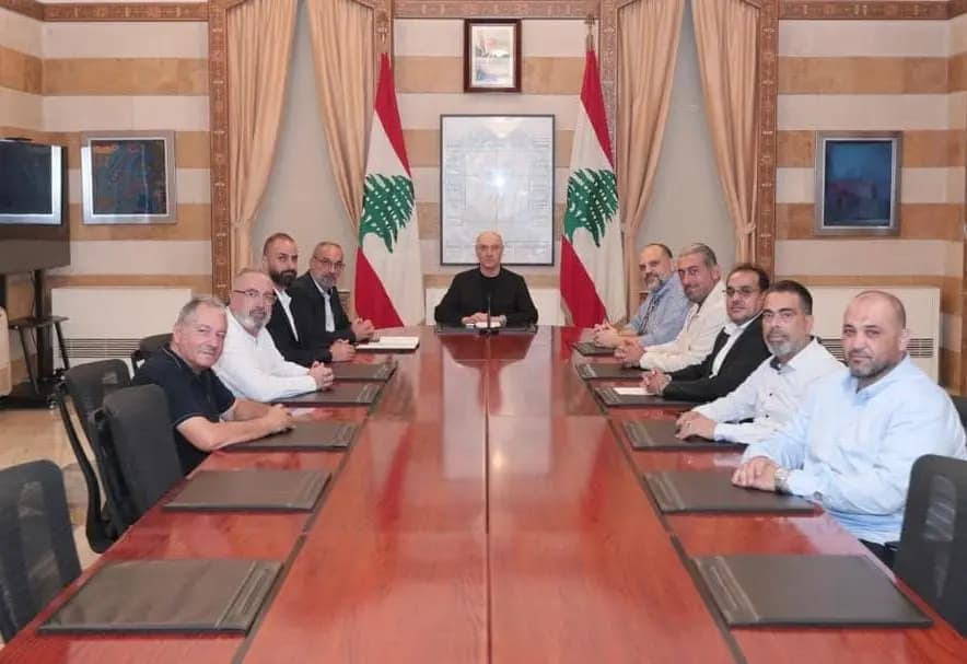 مطالب النبطية التحتا على طاولة الحجار