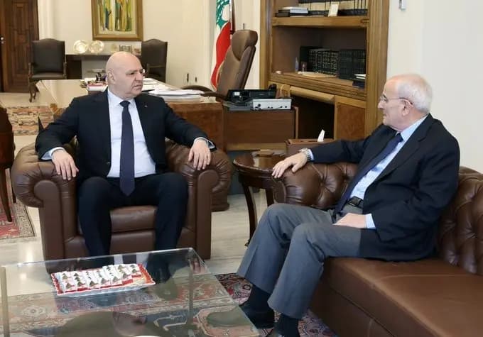 عون يتابع مع منسّى انتشار الجيش جنوباً