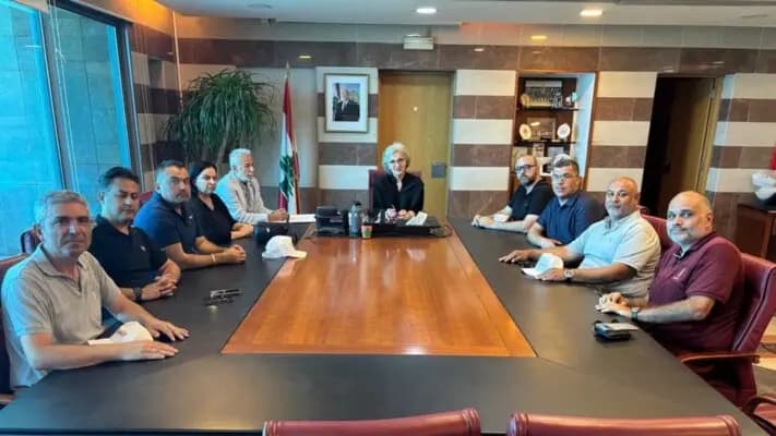 المتعاقدون يطالبون.. وكرامي تعد بالمتابعة