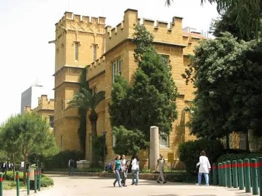 "احترازيًّا".. الجامعة الأميركية في بيروت تعتمد التعليم عن بُعد