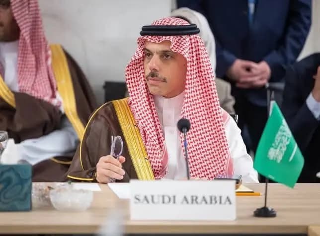 بن فرحان يتلقى اتصالًا من أمين الجامعة العربية.. وهذا ما جرى بحثه