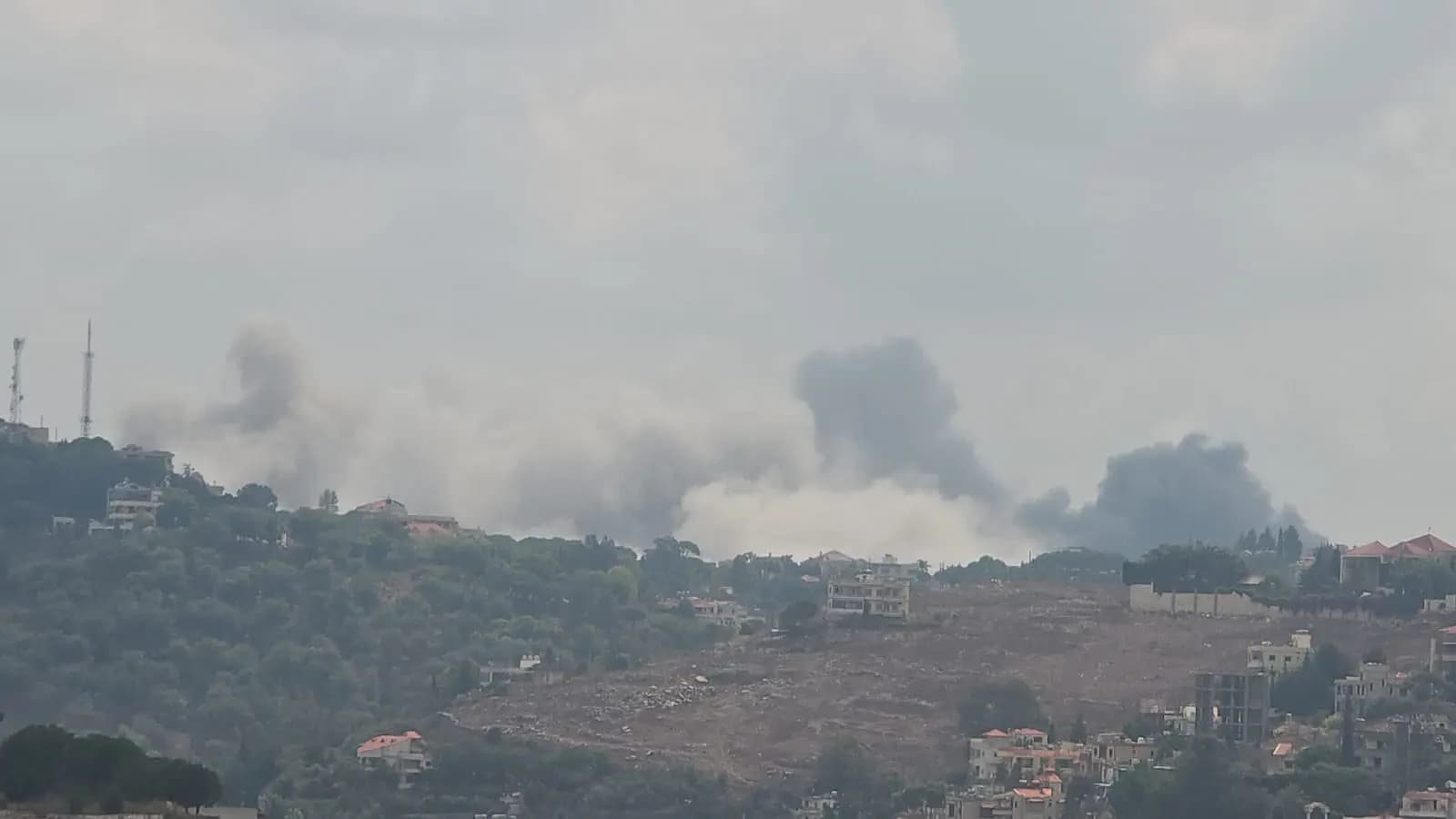 نجا بأعجوبة.. فريق إسعاف تحت النيران في النبطية