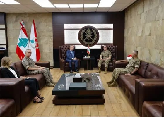 مؤتمر دعم الجيش على طاولة هيكل