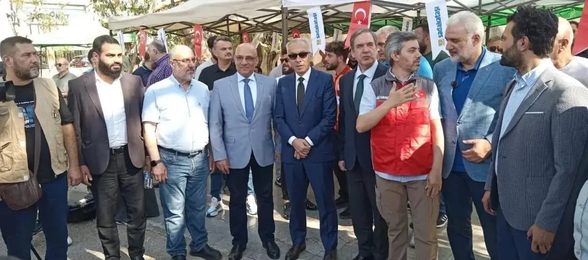 280 طناً من المساعدات التركية تصل إلى لبنان